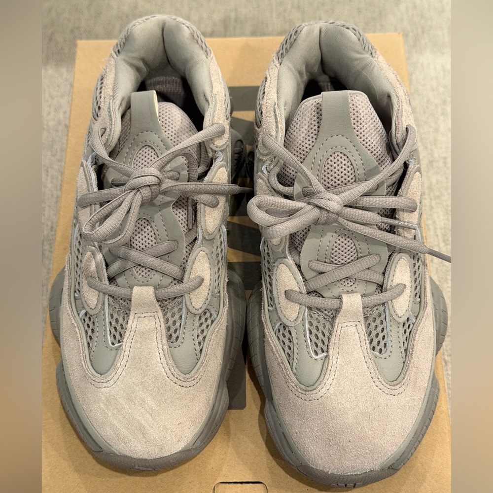 Adidas Yeezy 500 in Ash Grey
